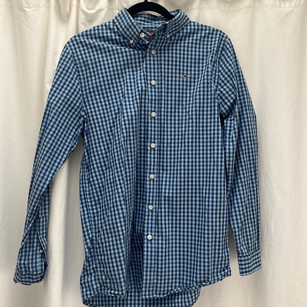 Vineyard vines blue button down